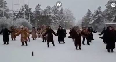 В Интернете набирает популярность видео с танцами якутянок в минус 45
