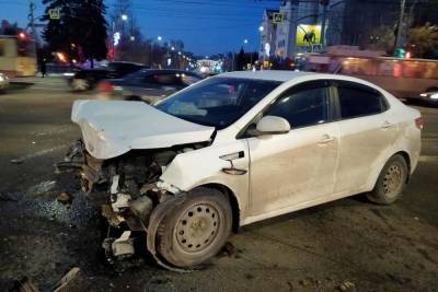 В ДТП в Челябинске пострадали молодой парень и женщина