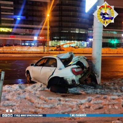 Водители «Субару» и «Мерседеса» пострадали при столкновении авто на Дзержинского