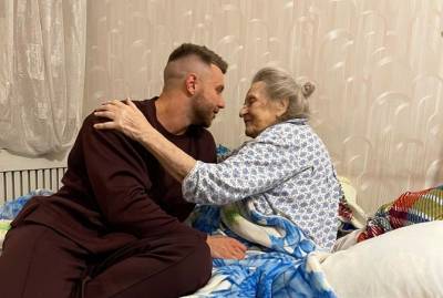 "Холостяк" Заливако нежно поздравил бабушку с днем рождения: 99 лет гордости