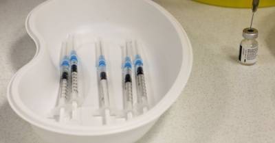 Вакцинацию от Covid-19 в Латвии в среду завершили 179 человек