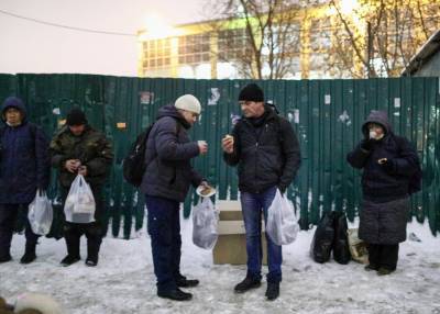 Социальные службы в столице помогают бездомным в морозы