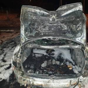 В Днепровском районе Запорожья сгорел автомобиль «Audi». Фото