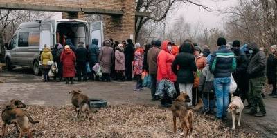 В оккупированных Макеевке и Донецке образовались огромные очереди за бесплатной едой, фото - ТЕЛЕГРАФ