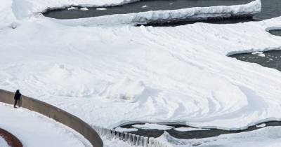Человек и стихия: фоторепортаж с замёрзшего моря в Светлогорске