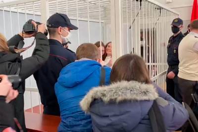 Белорусских журналисток отправили в колонию за стрим с акции протеста