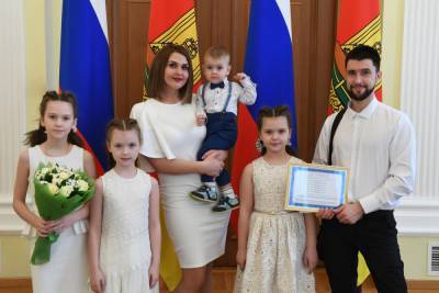 За год в Тверской области появилась тысяча многодетных семей