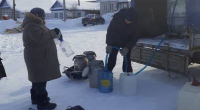 Жителям деревни Красночетайского района привезли воду, чтобы они не пили из проруби