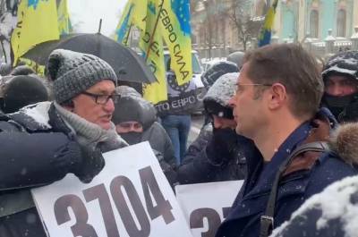 В Киеве под Радой митингуют сторонники доступной растаможки