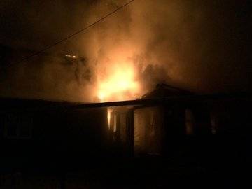 В Уфе ночью сгорел деревянный дом: Есть пострадавший