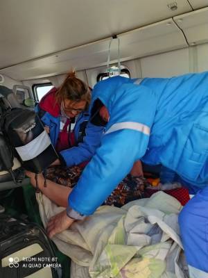 Санавиация доставила пациентку в Астрахань из запаромного села Мумра