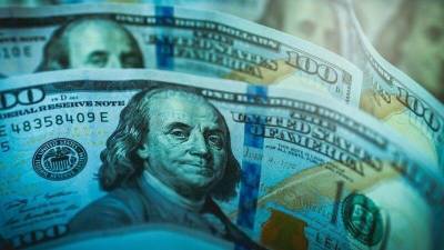 Доллар растет на открытии торгов Мосбиржи