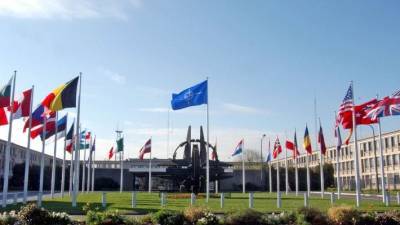 Политолог: наступление НАТО на Россию идет по информационным фронтам