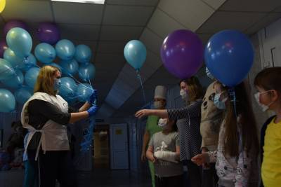 Волонтёры устроили сюрприз для маленьких пациентов областной клинической больницы