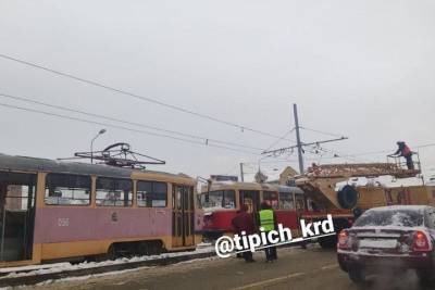 В Краснодаре из-за обрыва контактной сети остановилось движение трамваев