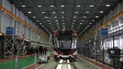 Петербург первым в России выпустит на дороги трамваи из алюминия