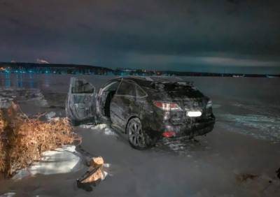 Как провалившийся под лед Lexus подняли со дна воронежского водохранилища показали на фото