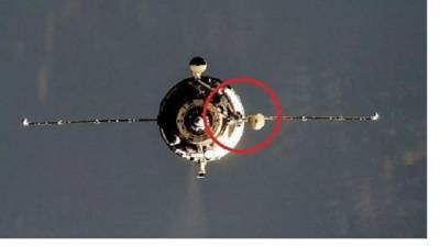 NASA опубликовало снимок корабля "Прогресс" с помятой антенной