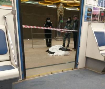 В Екатеринбурге на станции метро нашли труп