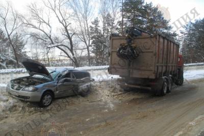 17 февраля в Алексине произошло ДТП с «Nissan Almera» и грузовиком