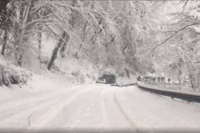 В Сочи из-за снегопада введён запрет на движение грузовиков