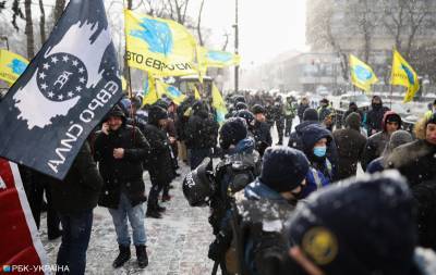 В центре Киева бунтуют «евробляхеры»: требуют упростить растаможку