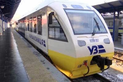 Будут расти ежемесячно: "Укрзализныця" повысит стоимость билетов на поезда – озвучены цифры