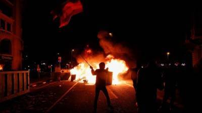 Испания в огне: акции в поддержку «оскорбившего монархию» рэпера переросли в уличные бои