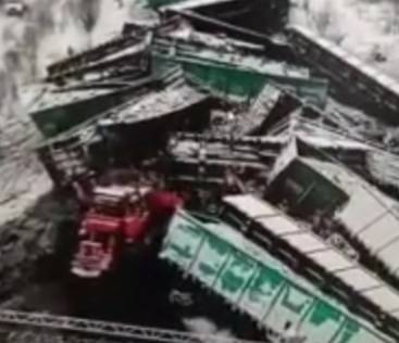 25 сошедших с рельс вагонов в Амурской области попали на видео