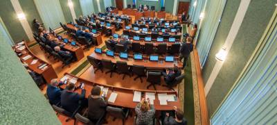 "Никаких свободных художников": вопрос о "зарплатных" депутатах расколол парламент Карелии