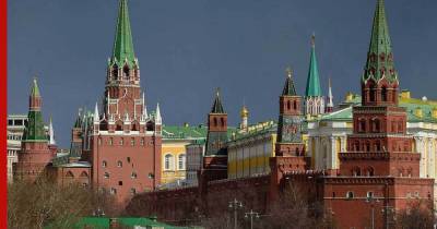 В Кремле оценили идею Михалкова о лишении гражданства за призывы к санкциям