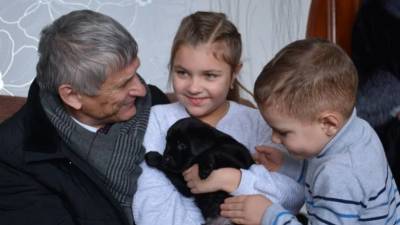 Мечты сбываются: девочка, попросившая о подарке у Путина, получила щенка
