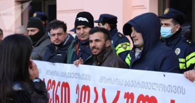 Похороны и победа: в Тбилиси проходят сразу две акции