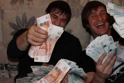 Двое смолян «подарили» мошенника около 3 млн рублей