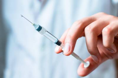 Министру стоит готовиться к серьезному разговору: Кравчук о задержке вакцинации в Украине