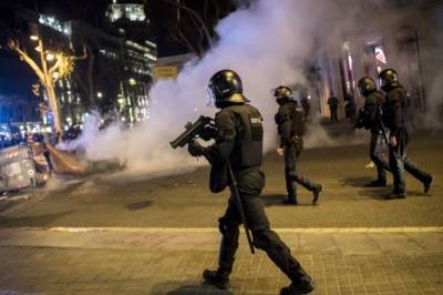 Свыше 50 человек задержаны во время беспорядков в Испании