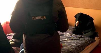 В Днепре женщины устроили бордель в двух квартирах, за услуги брали от тысячи гривен (3 фото)