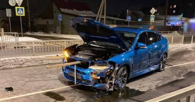На Шатурской автомобиль второй раз за месяц "пробил" дорожное ограждение
