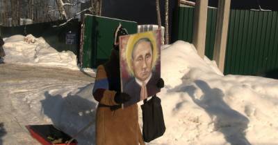 К художнице, которая провела акцию с иконой Путина, пришли полицейские