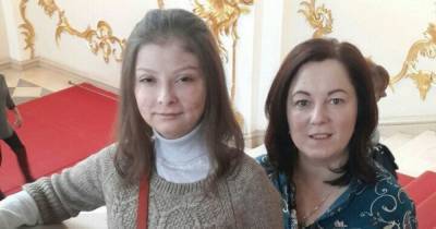 "Аня отворачивалась к стенке и тихо плакала": петербурженка удочерила больную лейкозом девочку из Калининграда
