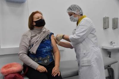 Почти половина украинцев готова отказаться от вакцинации против коронавируса