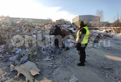 Рядом с петербургским МПБО-2 в Янино нашли свалку строительного мусора и ТКО