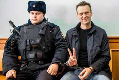 Условия содержания Навального под стражей ужесточают, а режим усиливают