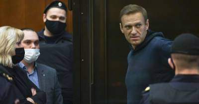 Навальный сообщил, что в тюрьме его поставили на учет как склонного к побегу