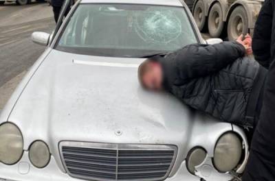 На Одесщине копы попали под колеса автомобиля во время задержания иностранца
