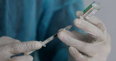 Польша обещает бесплатно вакцинировать от COVID-19 украинцев, легально находящихся в стране