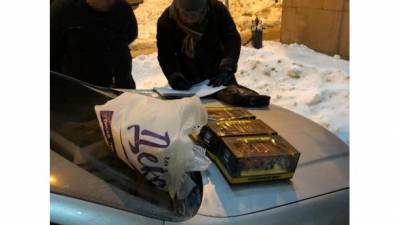 Перевозил кокаин в игрушках: в Киеве на продаже наркотиков разоблачили экс-полицейского