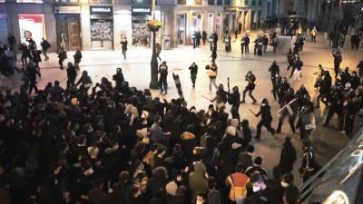 60 минут. В Испании жестоко избивают протестующих: Боррель и ЕСПЧ молчат