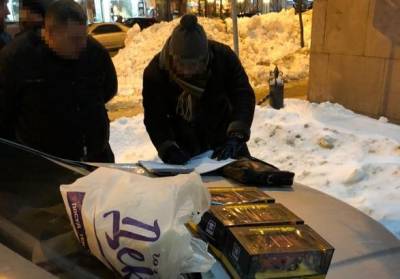 Экс-правоохранитель маскировал наркотики в игрушках и поставлял их в Киев