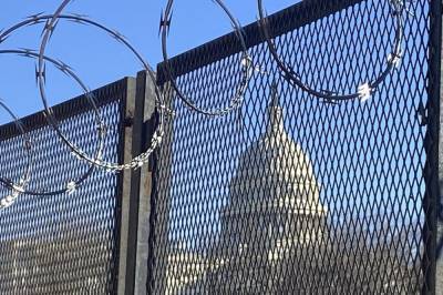 Забор с колючей проволокой вокруг здания Конгресса США может остаться навсегда